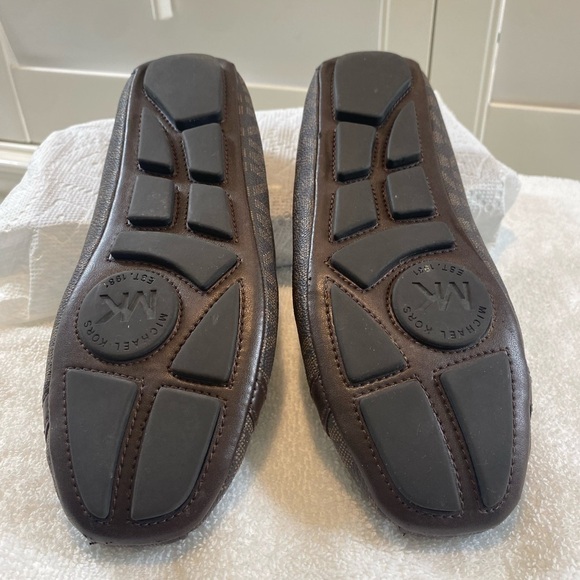 MICHAEL KORS FLAT SLIP ON - Picture 2 of 2